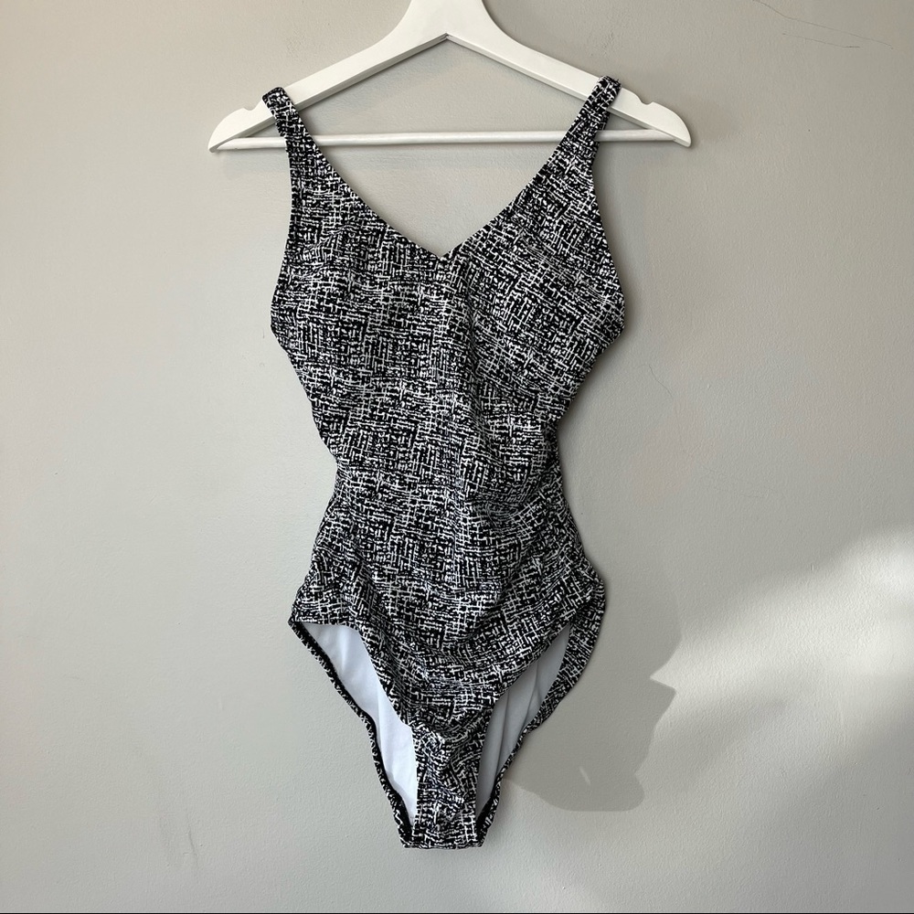 Speedo One Piece Swimsuit Black and White Crisscross Pattern